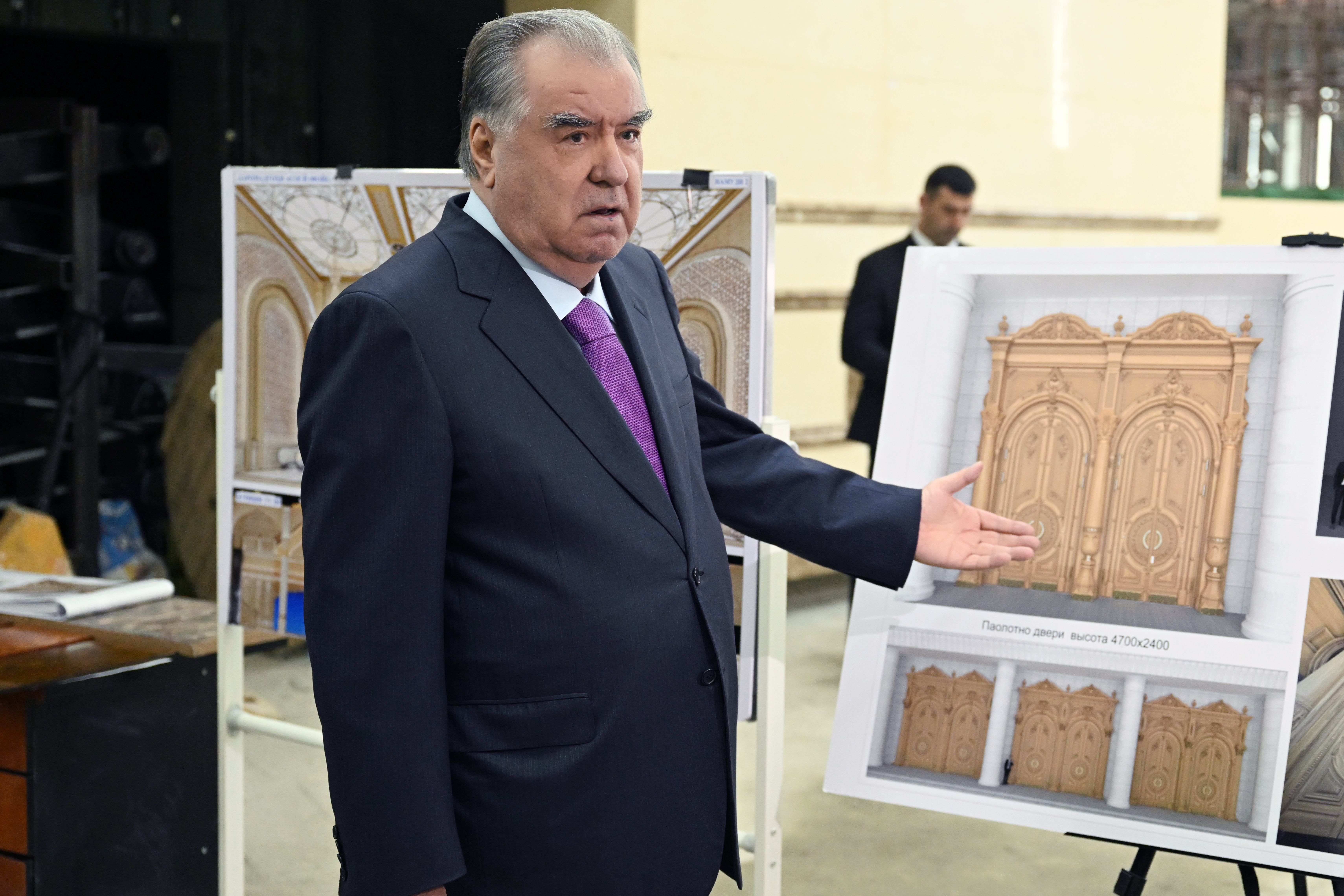 Inspection of the construction progress of the National Theatre building